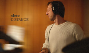 Close Distance is het laatste project van Jelle Van Giel dat hij samen met band komt voorstellen.
