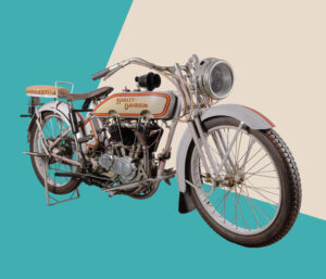 De verkoop van 74 motorfietsen en meer dan 50 loten automobilia uit de collectie van Marcel Sprangers was een succes.